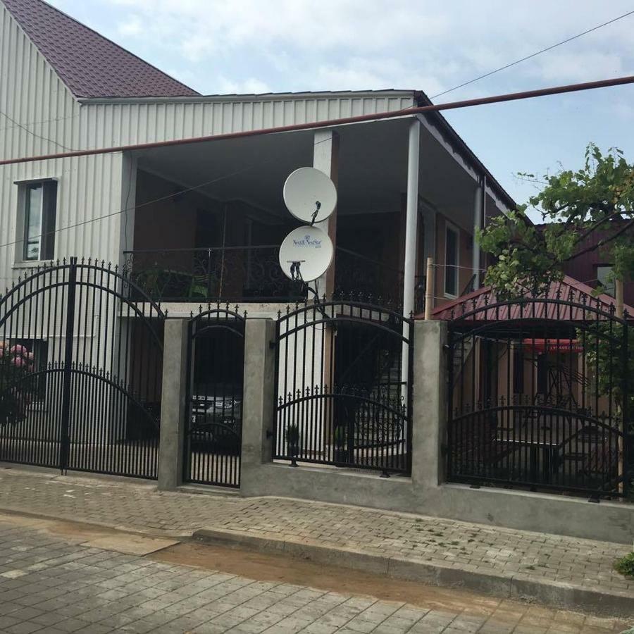 Guest House Chexovi 24 Kobuleti Exterior photo